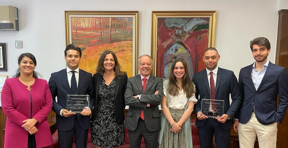 El Decano de la Facultad de Derecho recibe al Equipo de la UCM ganador de la XV Edición de la Competición Internacional de Arbitraje y Derecho Mercantil MOOT Madrid (29 mayo 2023) 